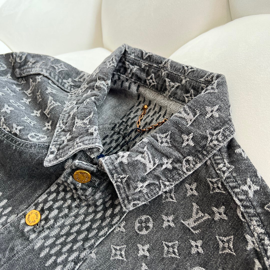 Louis Vuitton X Nigo (Giant Damier Waves Denim jacket) Brandnew Dm us for  more info.📩📩📩